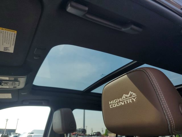 Used 2021 Chevrolet Suburban High Country w/ Premium Package AWD/4WD image 19