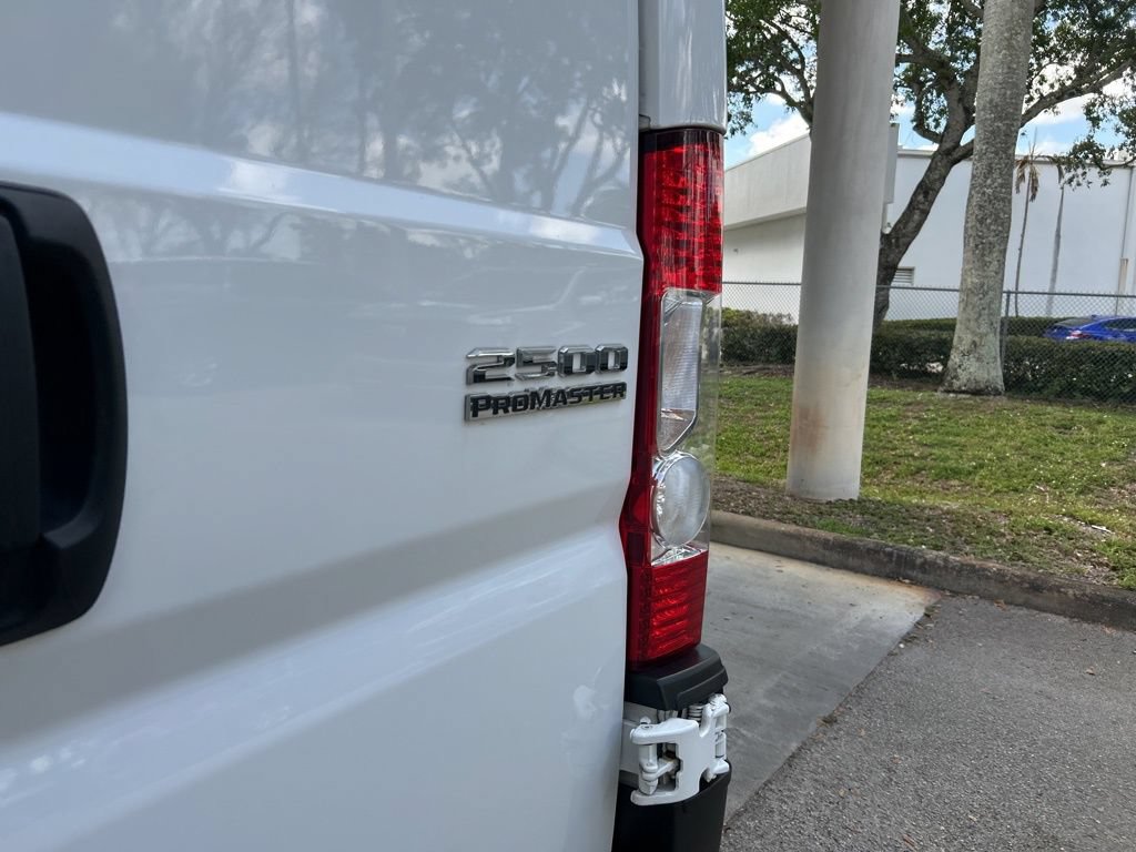 Used 2025 RAM ProMaster 2500 w/ Convenience Group FWD image 17