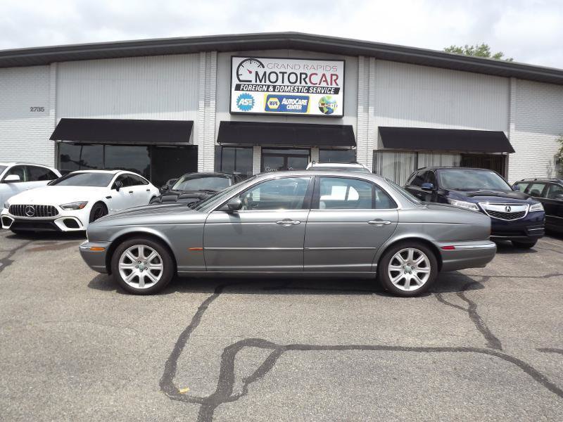 Used 2004 Jaguar XJ8 RWD image 2