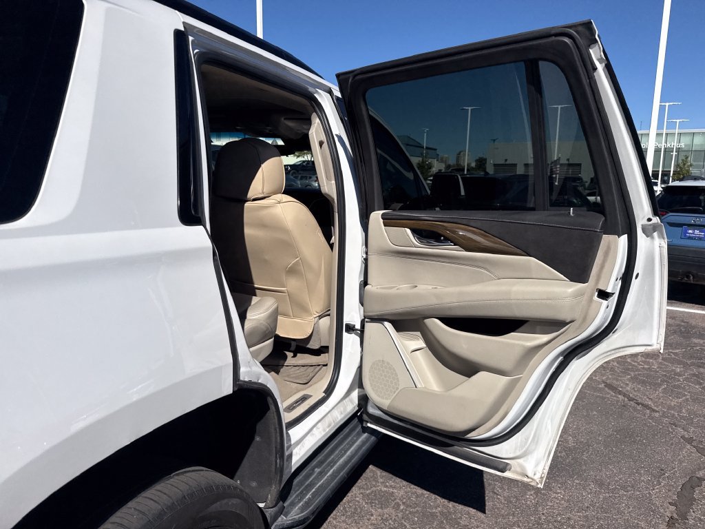 Used 2019 Cadillac Escalade Luxury RWD image 25