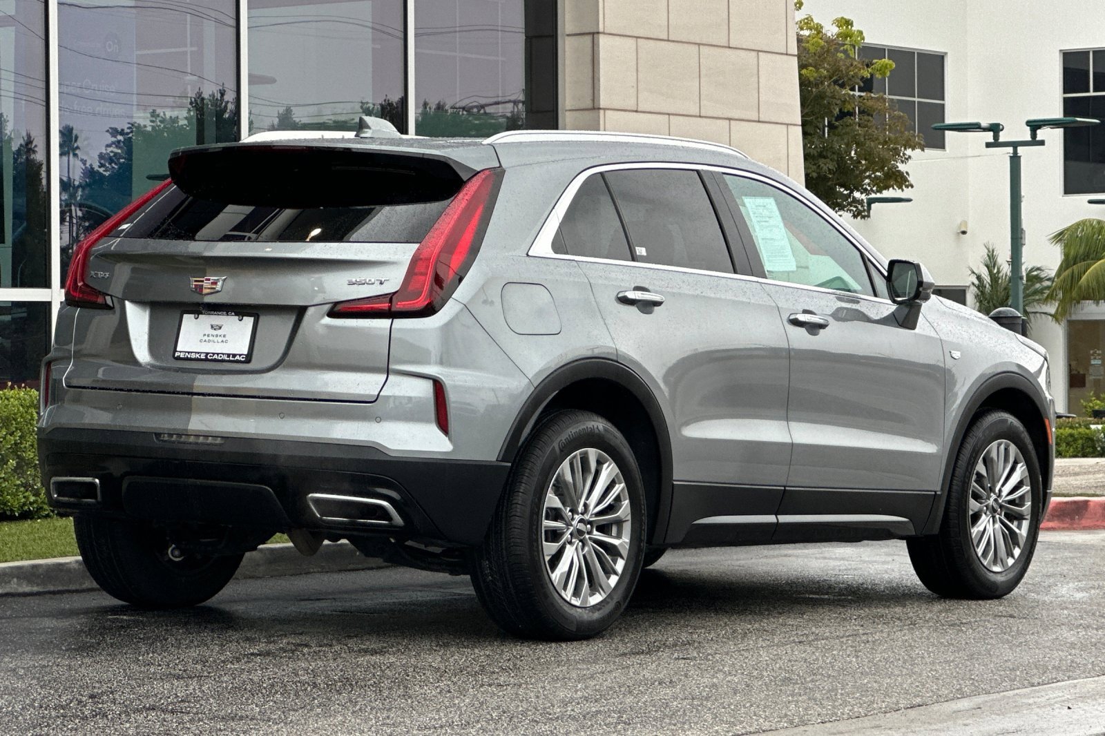 Used 2024 Cadillac XT4 Premium Luxury image 4