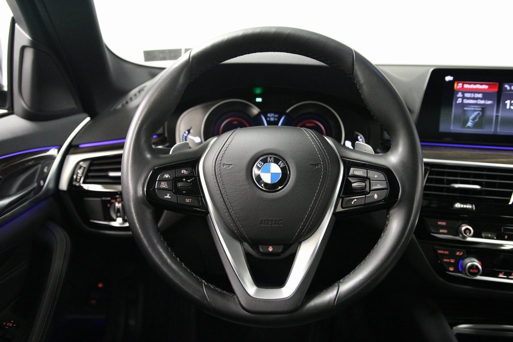 Used 2019 BMW 530e xDrive image 12