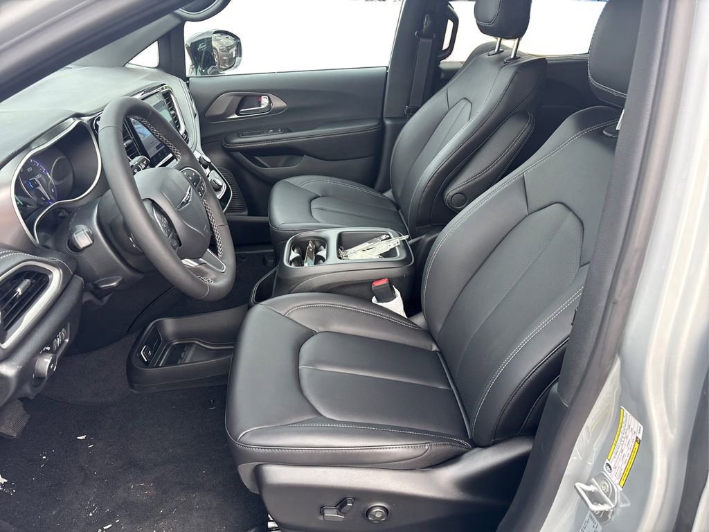 New 2026 Chrysler Pacifica Select image 9