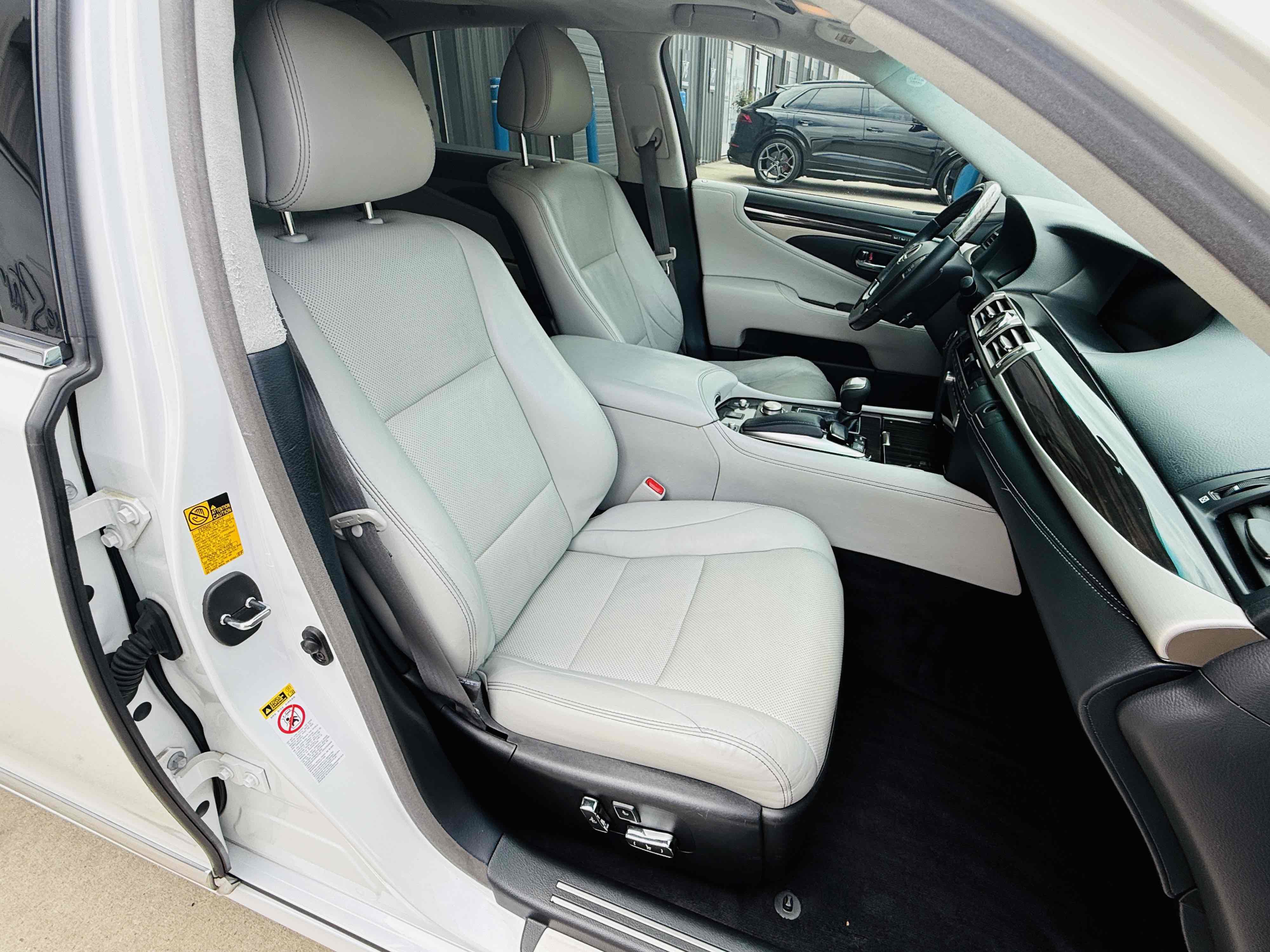 Used 2013 Lexus LS 460 L w/ All-Weather Pkg image 15