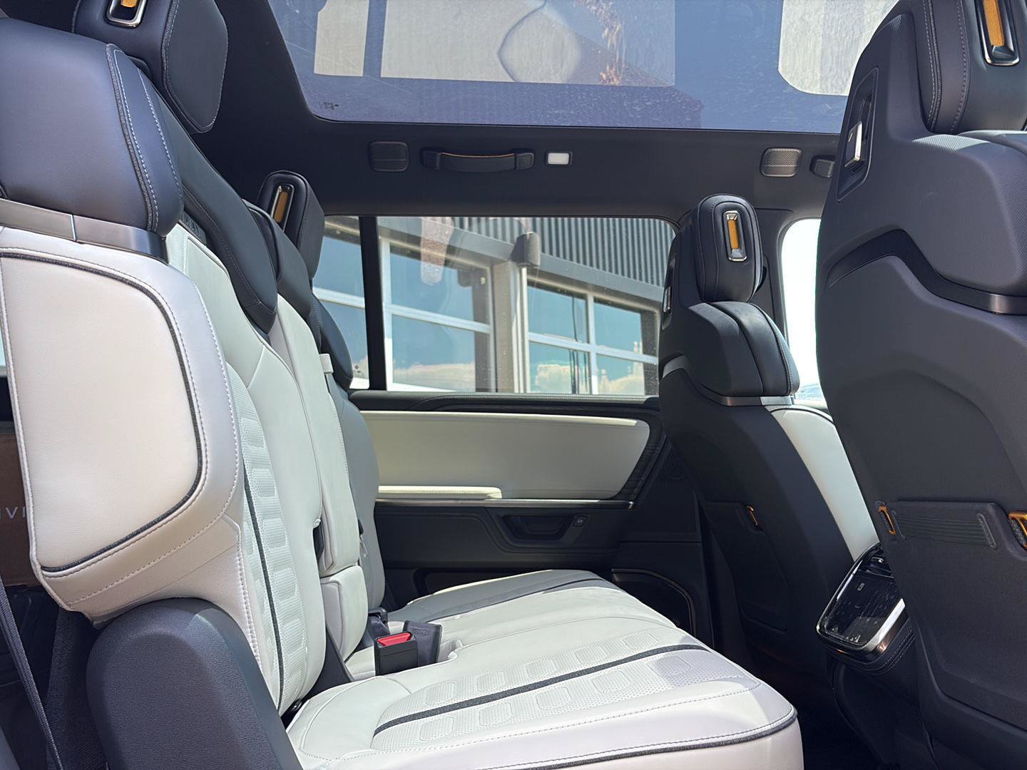 Used 2025 Rivian R1S Adventure AWD/4WD image 26