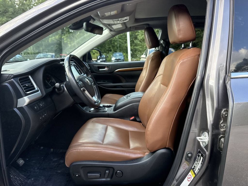 Used 2019 Toyota Highlander Limited Platinum AWD/4WD image 13