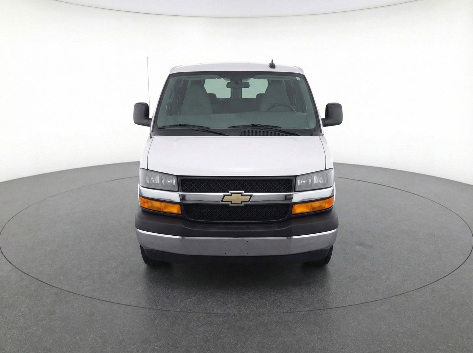 Used 2025 Chevrolet Express 3500 LT w/ LT Preferred Equipment Group RWD image 2