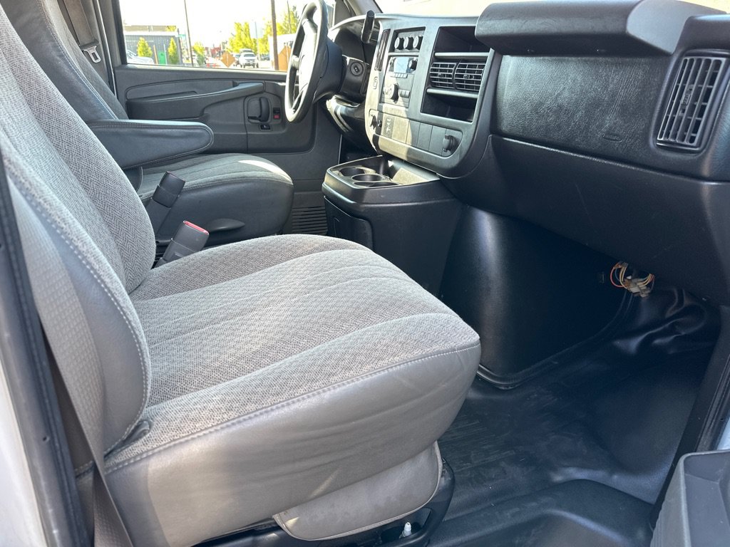 Used 2014 GMC Savana 2500 RWD image 8