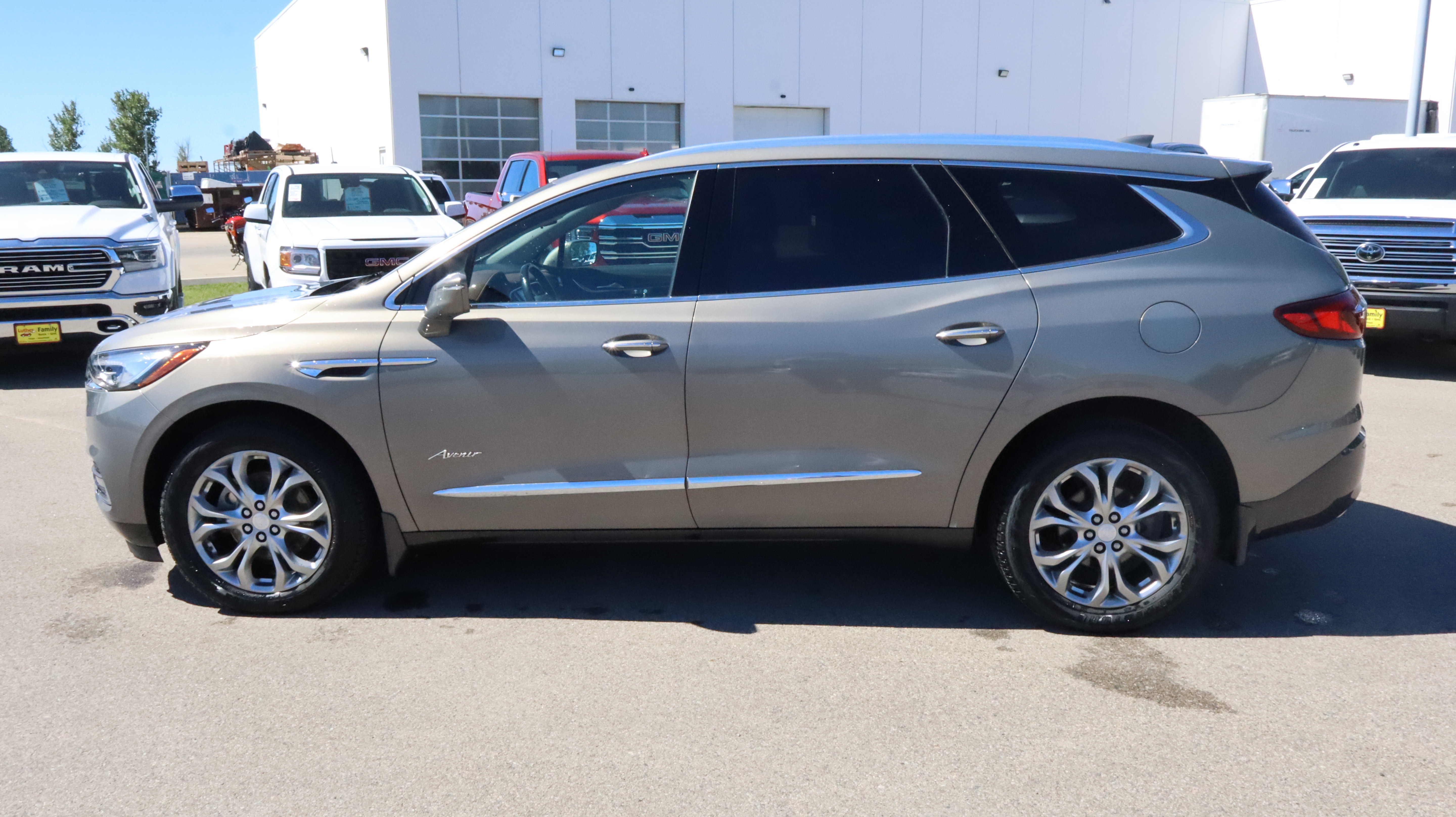 Used 2019 Buick Enclave Avenir w/ Avenir Technology Package AWD/4WD image 4