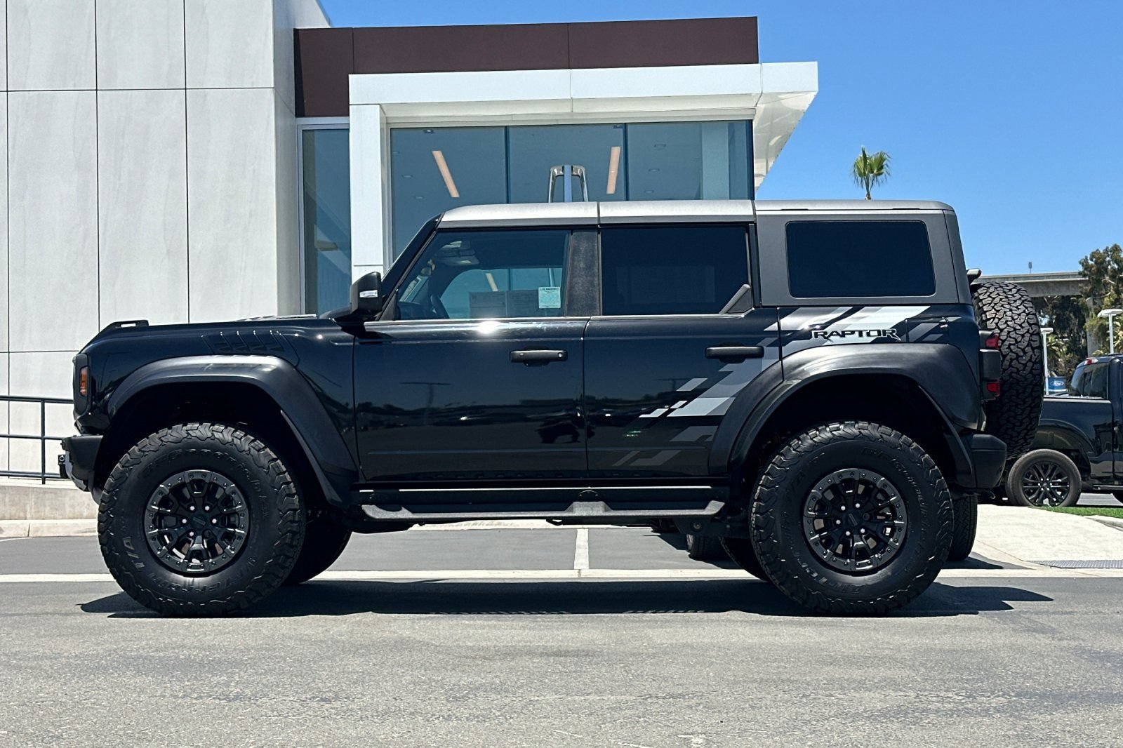Certified 2024 Ford Bronco Raptor w/ Interior Carbon Fiber Pack 6 AWD/4WD image 6