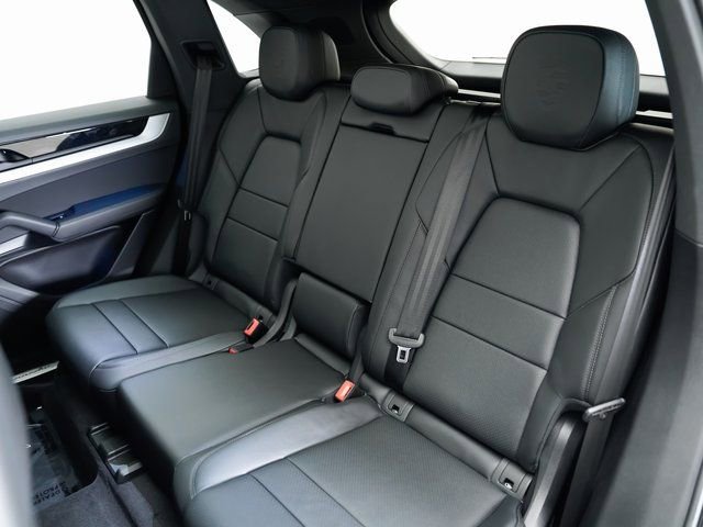 Certified 2025 Porsche Cayenne image 26