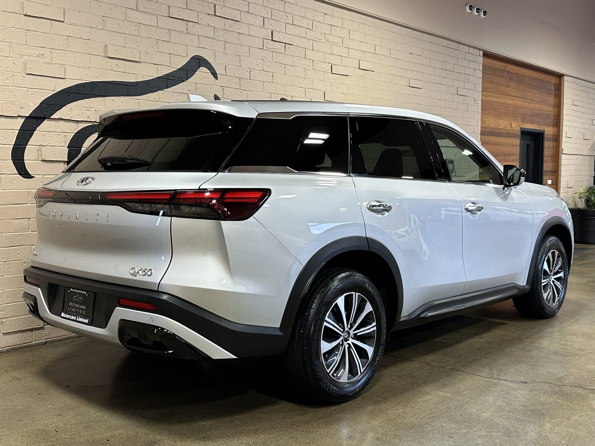 Used 2023 INFINITI QX60 Pure image 4