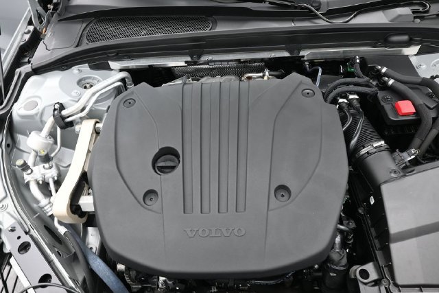 Used 2025 Volvo S60 B5 Plus FWD image 33