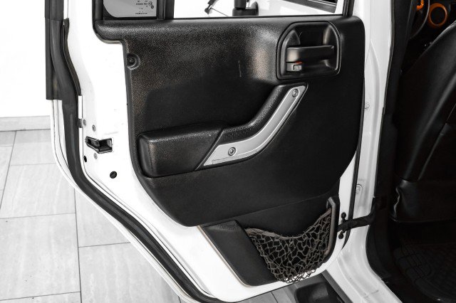 Used 2016 Jeep Wrangler Unlimited Sahara w/ Connectivity Group image 39