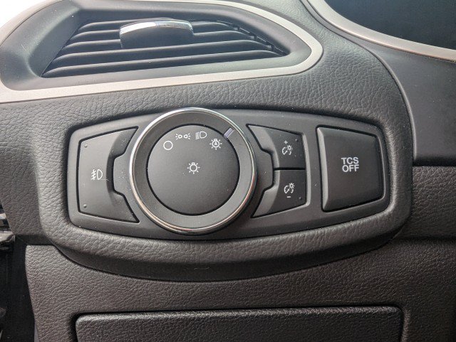 Used 2020 Ford Edge SEL AWD/4WD image 17