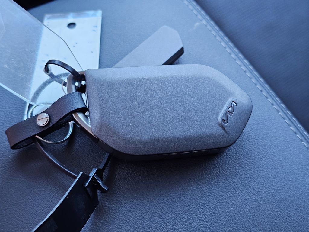 Certified 2024 Kia Sorento S w/ Panoramic Sunroof Package image 32