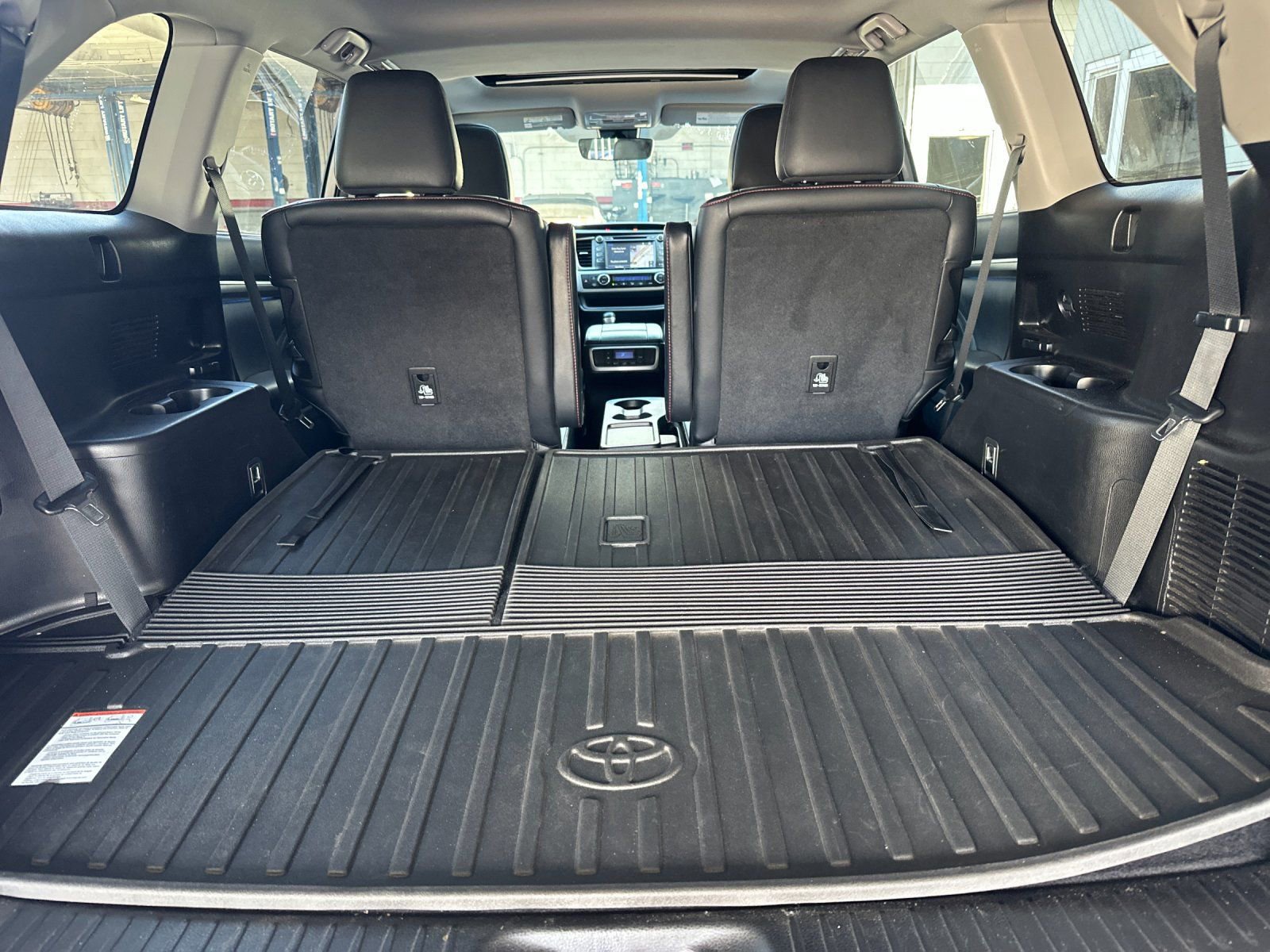 Used 2019 Toyota Highlander SE FWD image 14