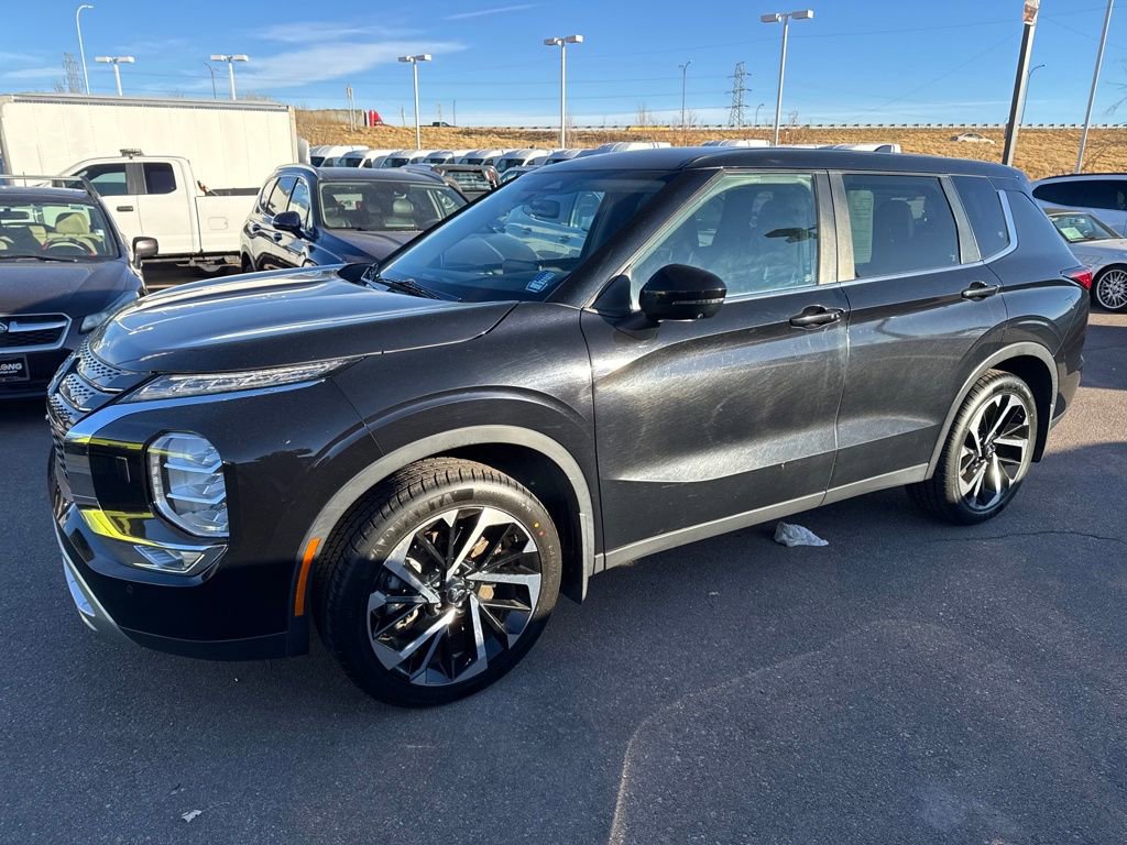 Used 2022 Mitsubishi Outlander SE image 21