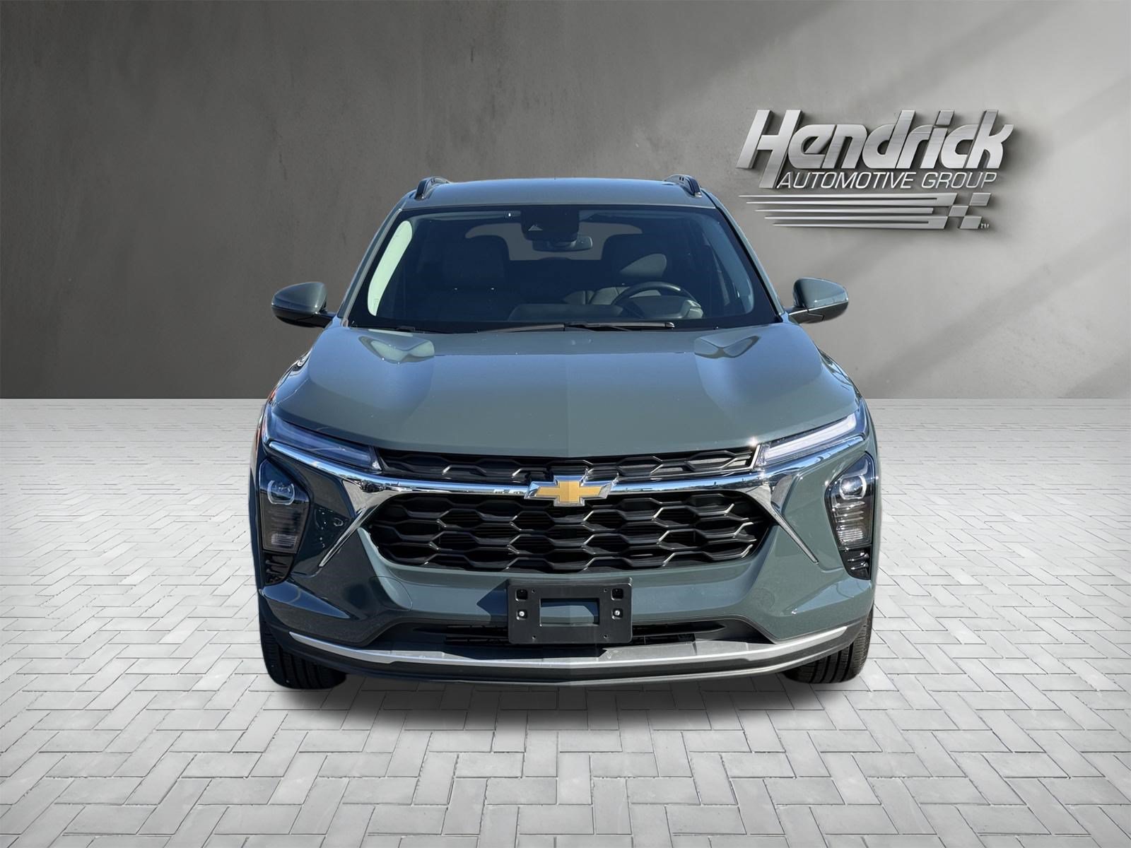 Used 2025 Chevrolet Trax LT w/ LT Convenience Package FWD image 3