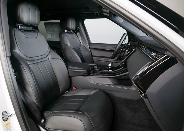 New 2025 Land Rover Range Rover Sport SE image 3