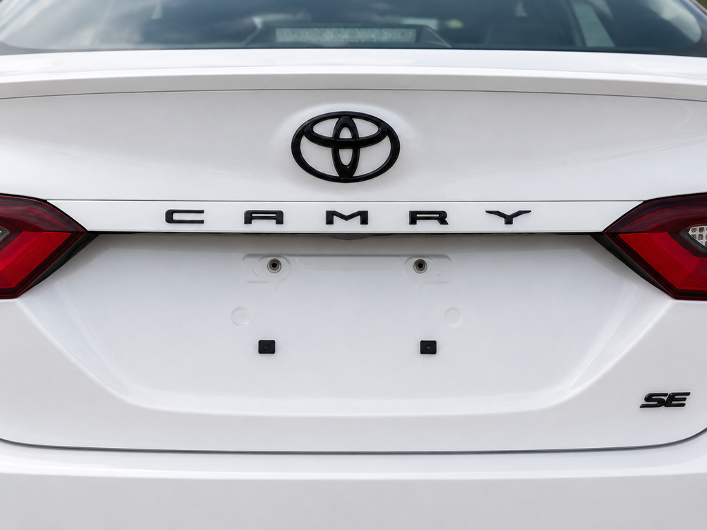 Used 2023 Toyota Camry SE FWD image 5