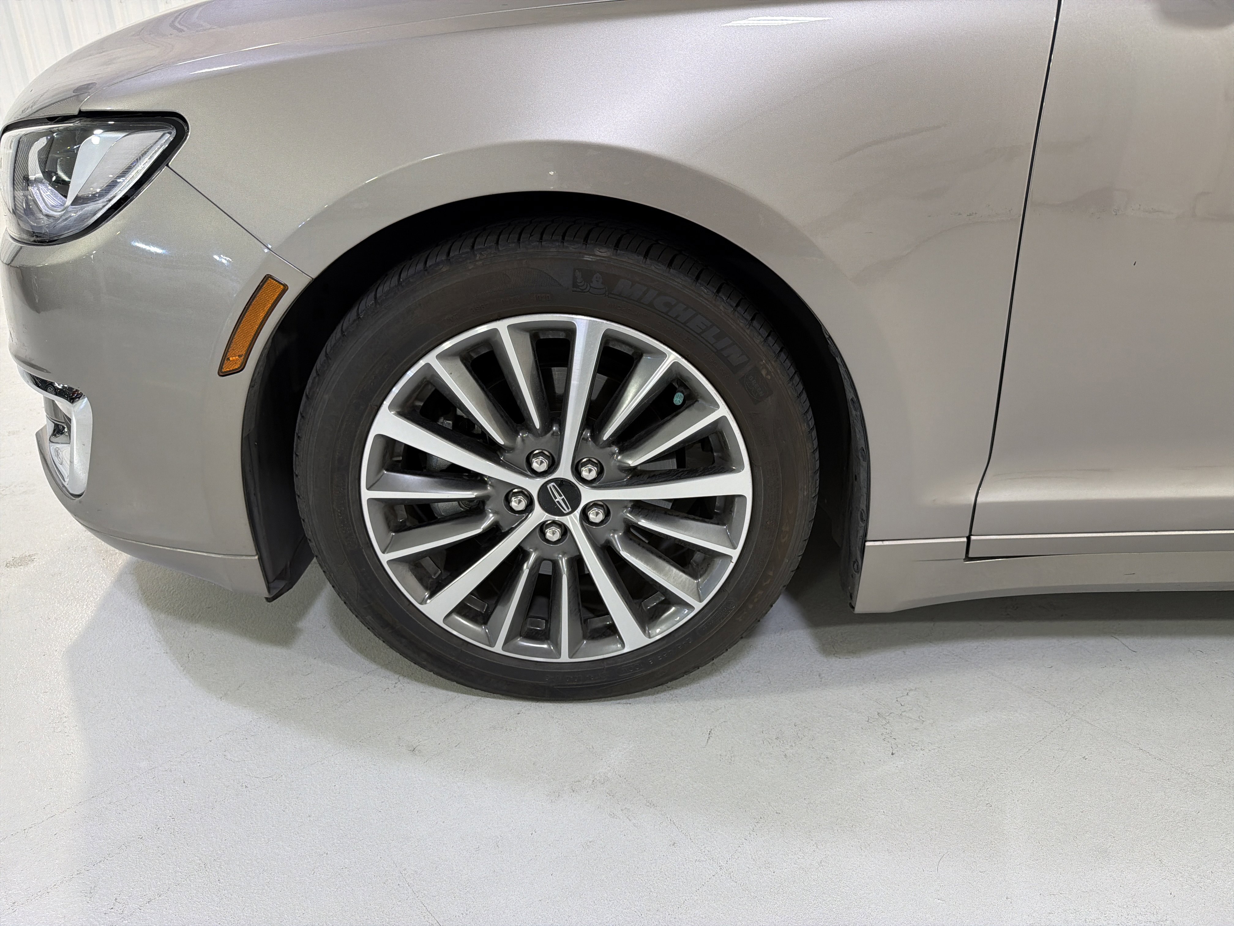 Used 2020 Lincoln MKZ w/ Convenience Package FWD image 9