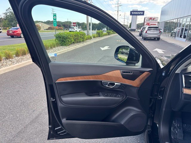 Certified 2025 Volvo XC90 T8 Plus AWD/4WD image 19
