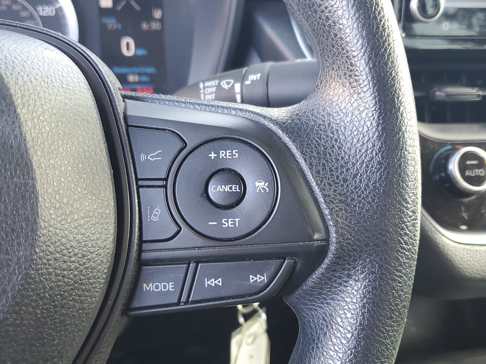 Used 2022 Toyota Corolla LE image 31