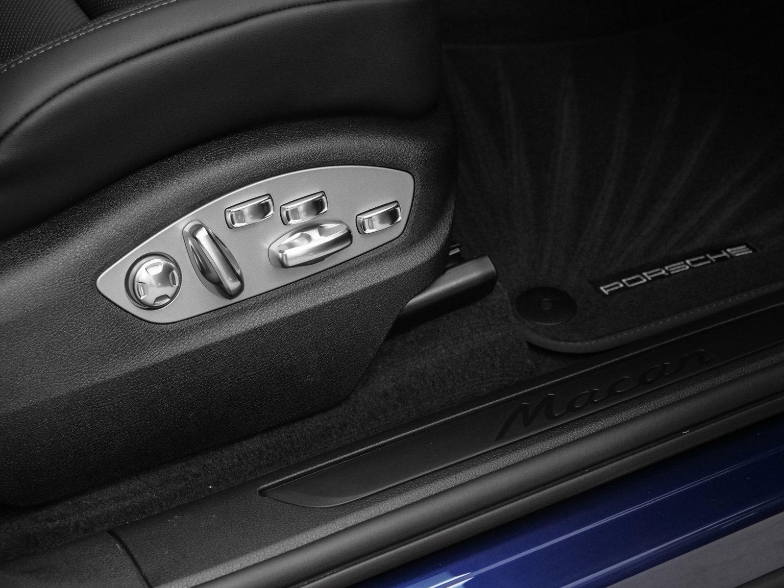 Certified 2025 Porsche Macan image 18