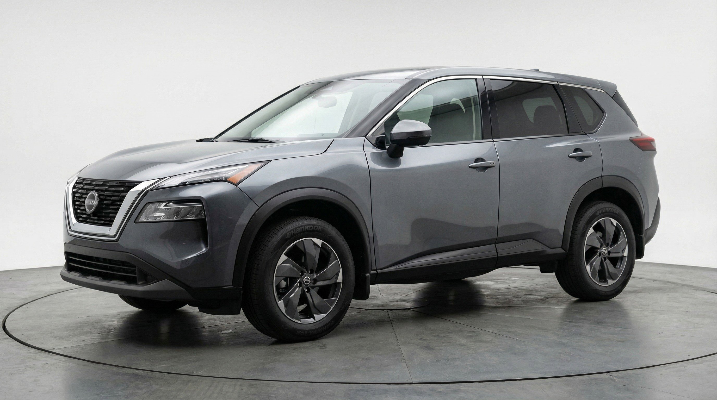 Used 2025 Nissan Rogue SV image 3