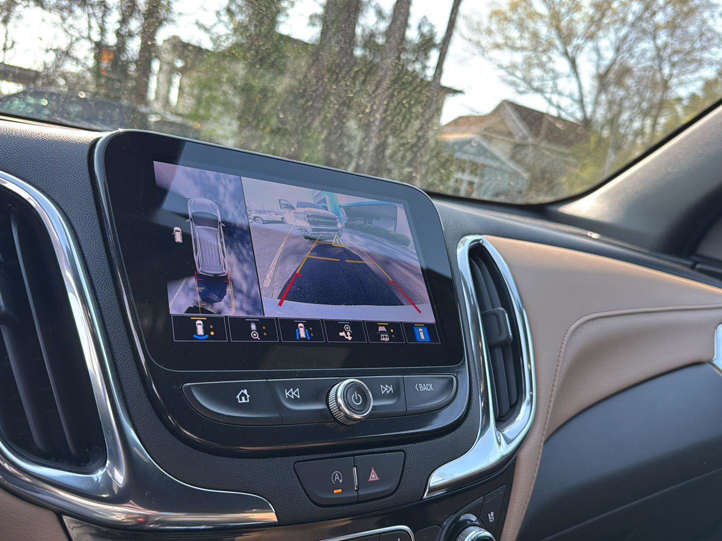 Used 2023 Chevrolet Equinox Premier image 24