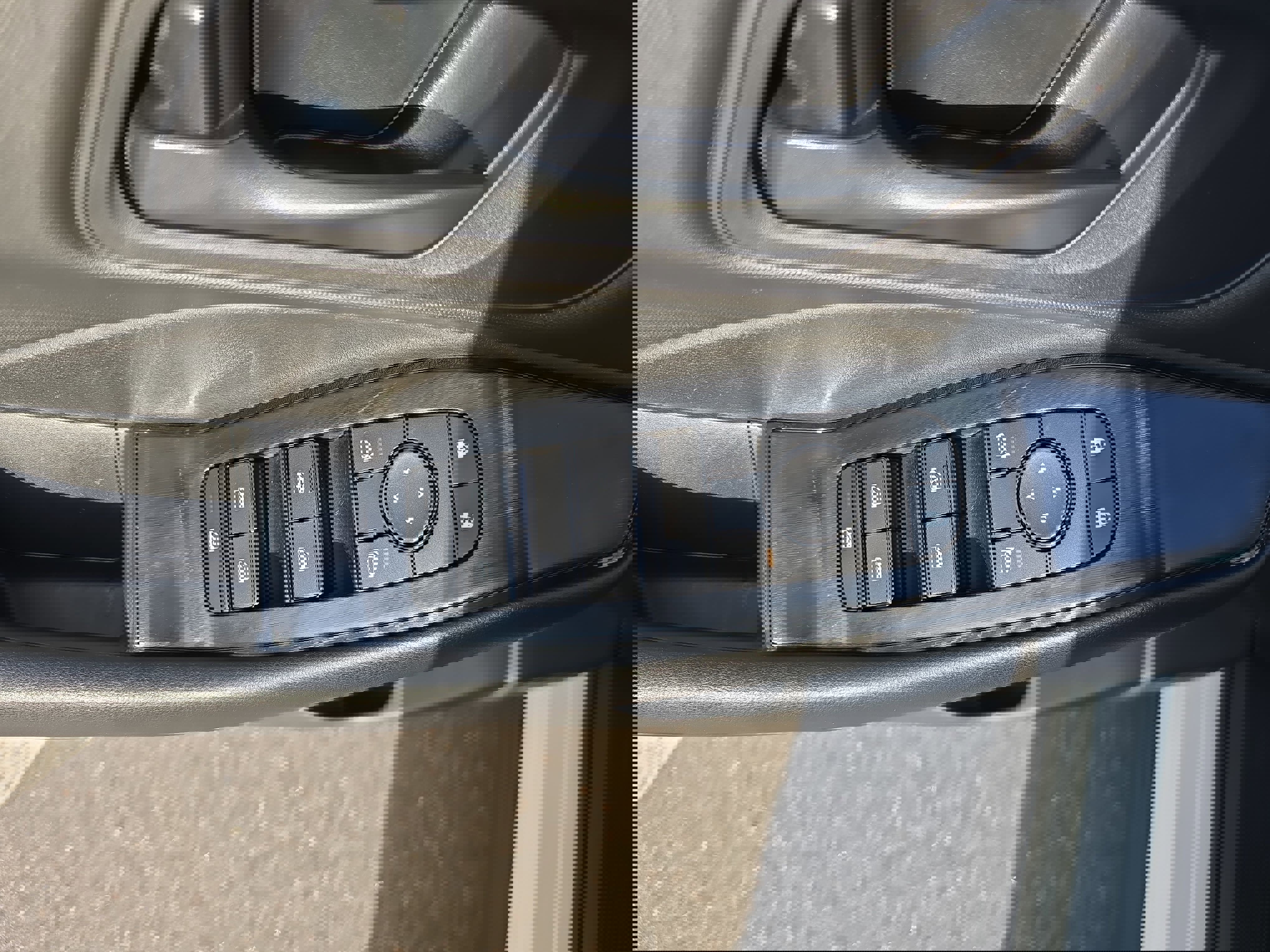 Used 2024 Nissan Rogue S FWD image 29