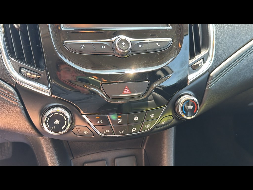 Used 2018 Chevrolet Cruze Premier FWD image 20