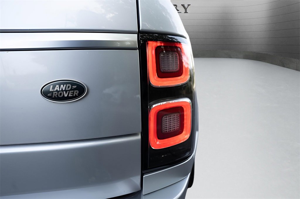 Used 2020 Land Rover Range Rover HSE image 17