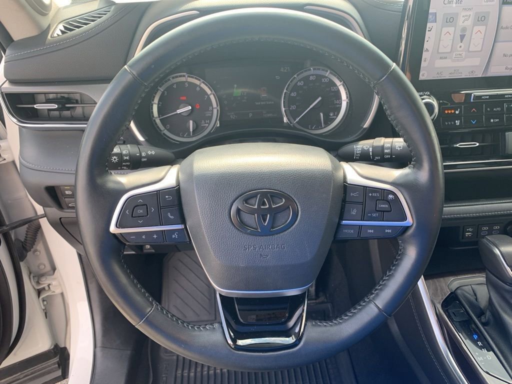 Used 2022 Toyota Highlander Limited image 24