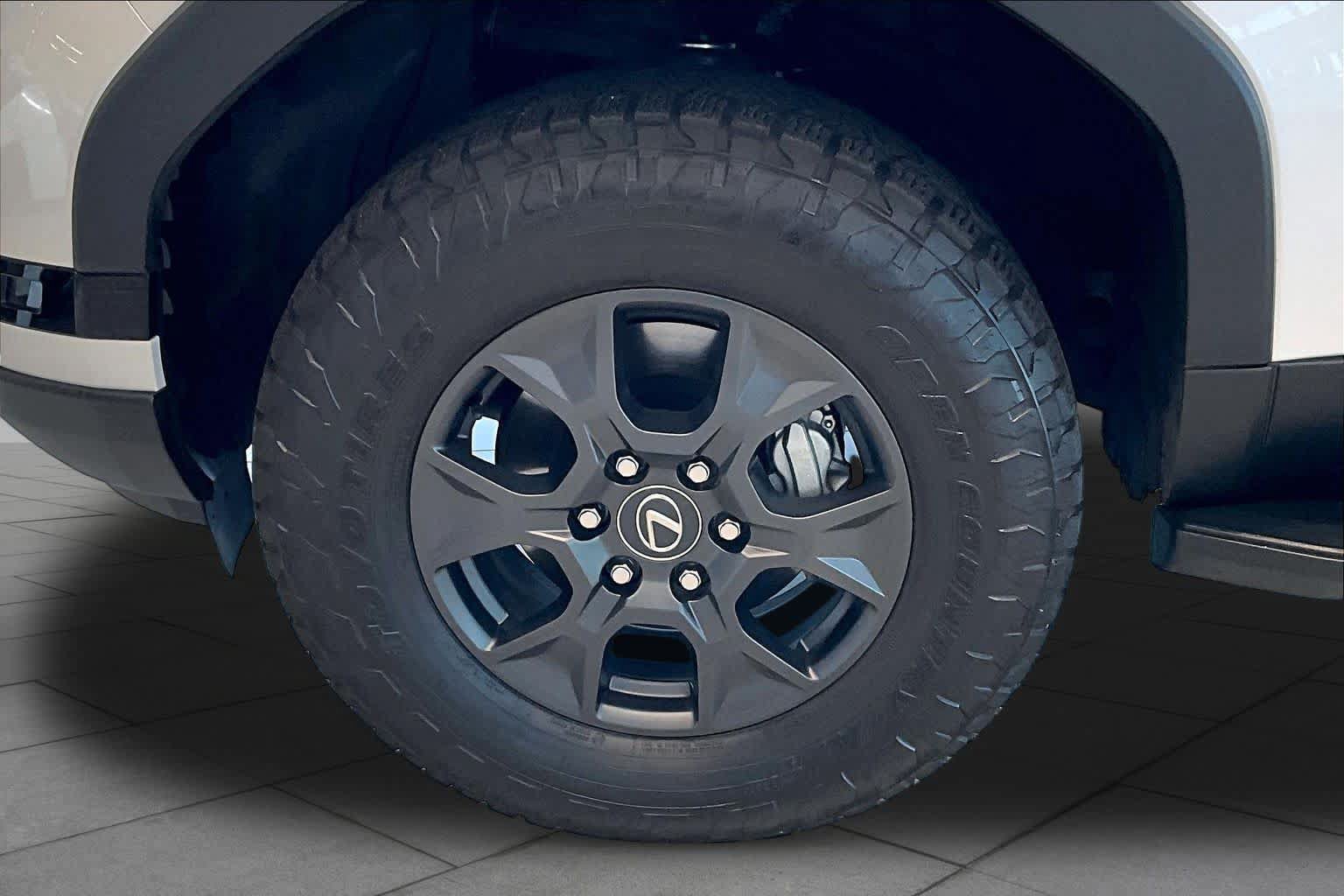 Used 2024 Lexus GX 550 AWD/4WD image 9