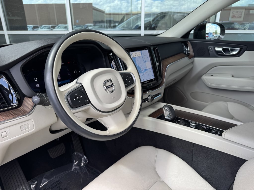Used 2022 Volvo XC60 B5 Momentum FWD image 26