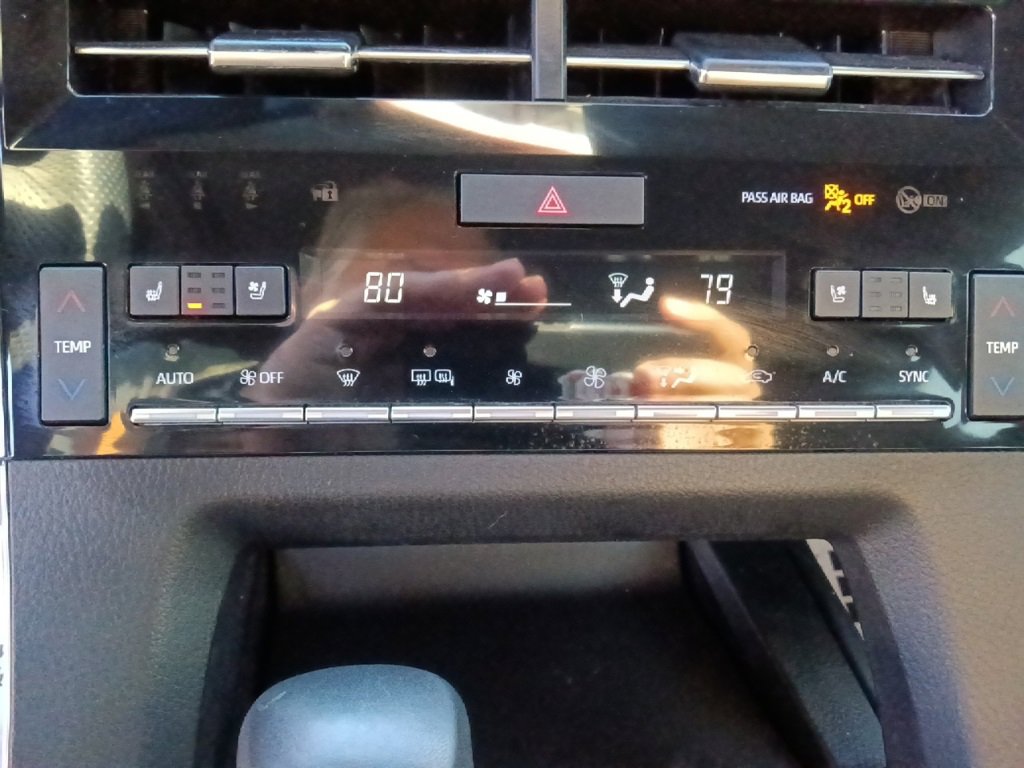 Used 2021 Toyota Avalon Limited image 24