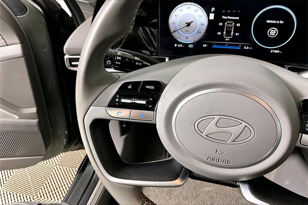 Used 2025 Hyundai Elantra SEL image 14