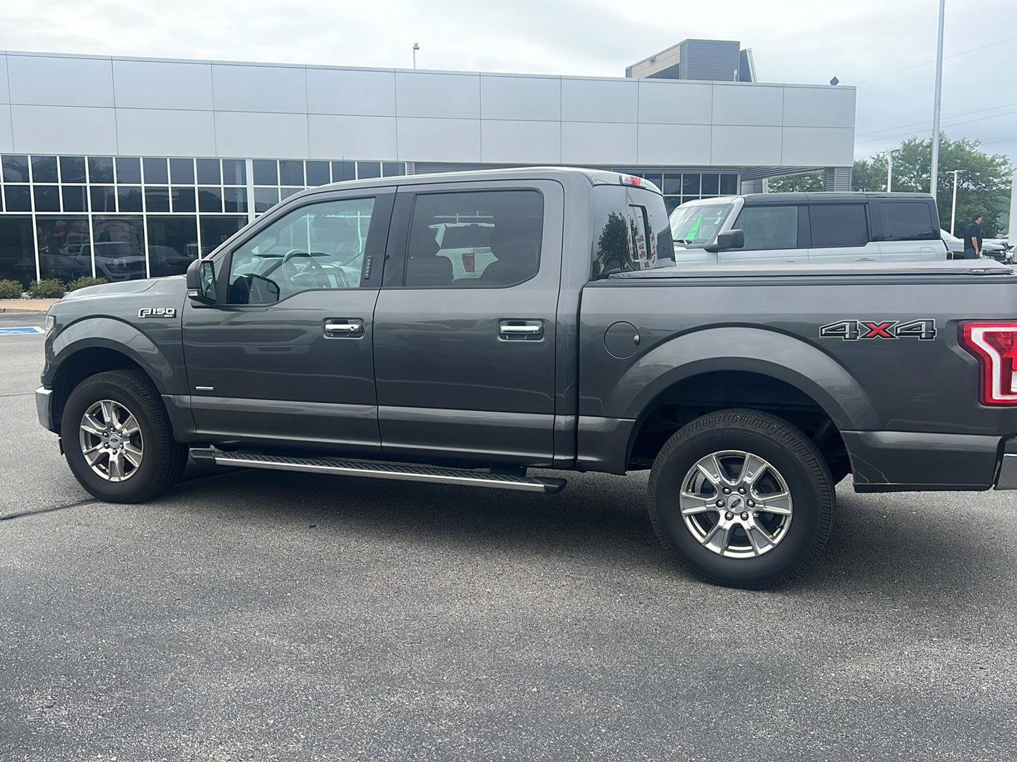 Used 2017 Ford F150 XLT w/ Equipment Group 302A Luxury AWD/4WD image 12