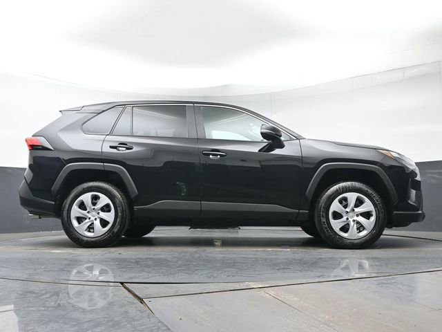 Used 2025 Toyota RAV4 LE AWD/4WD image 31
