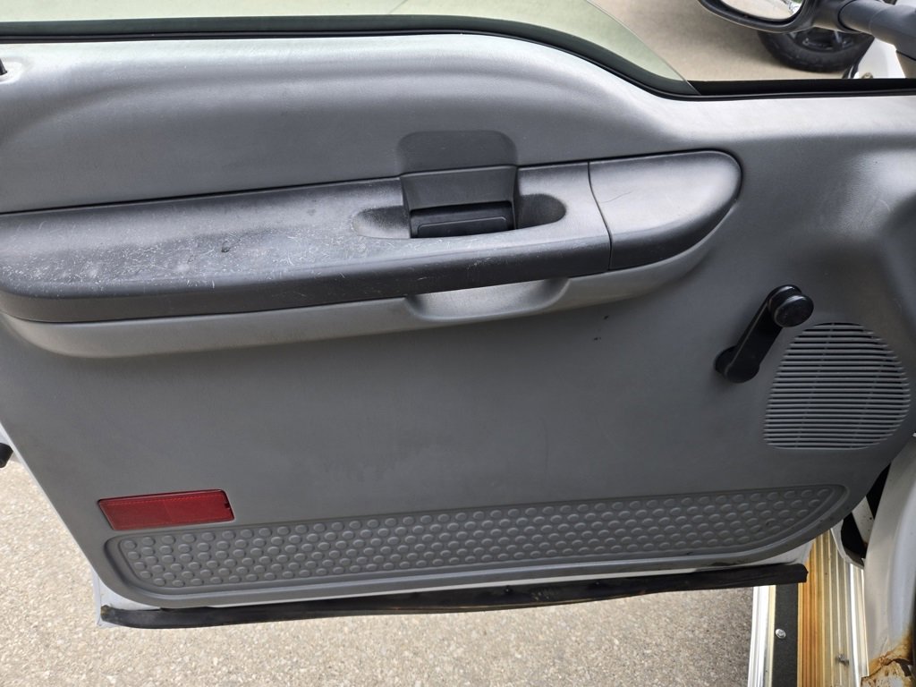 Used 2004 Ford F350 XL image 13