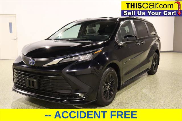 Used 2025 Toyota Sienna XLE image 3