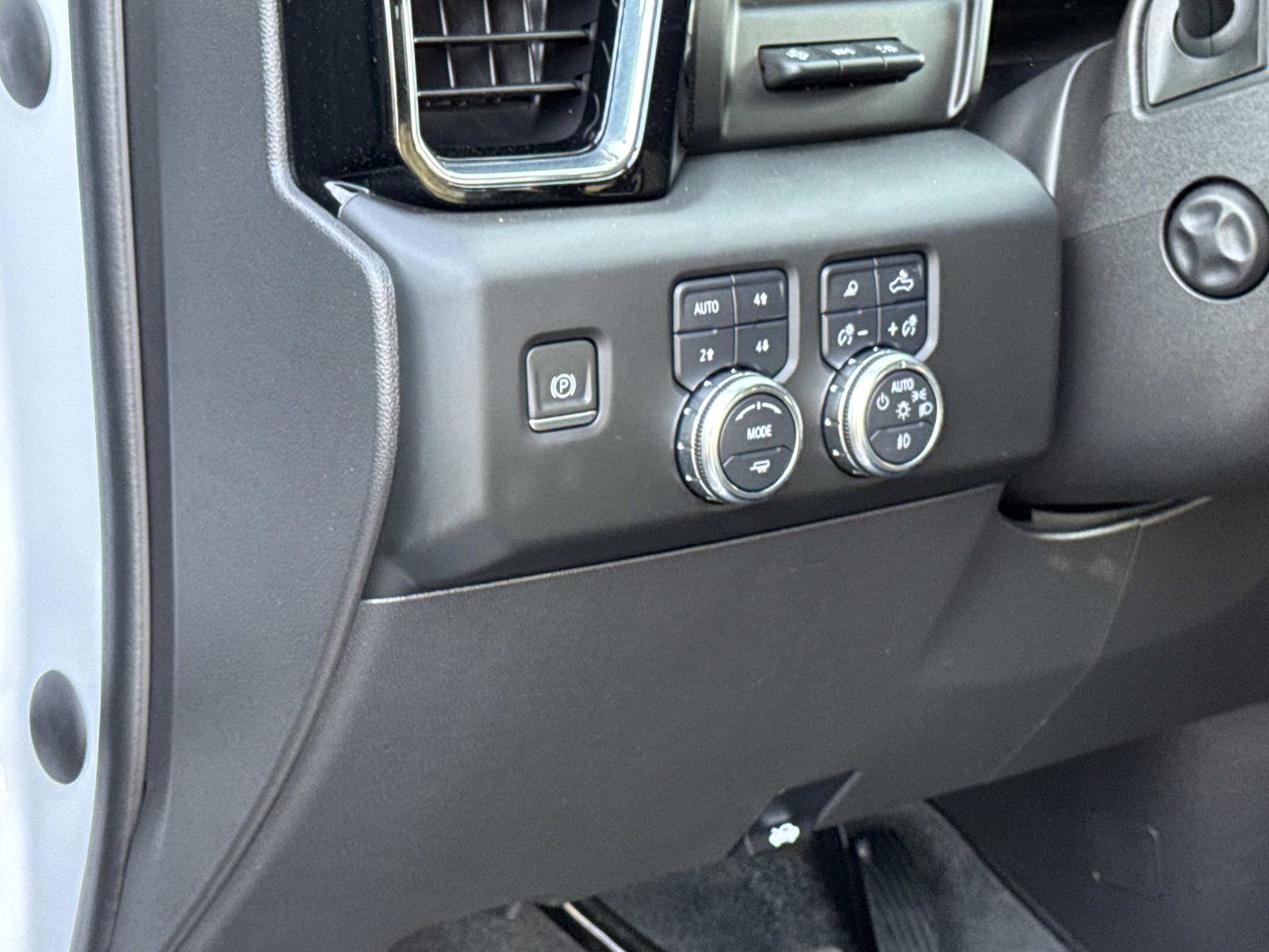 Used 2024 GMC Sierra 1500 Denali w/ Denali Reserve Package AWD/4WD image 12