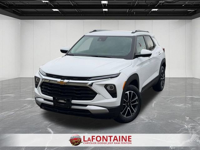 Used 2025 Chevrolet TrailBlazer LT image 3