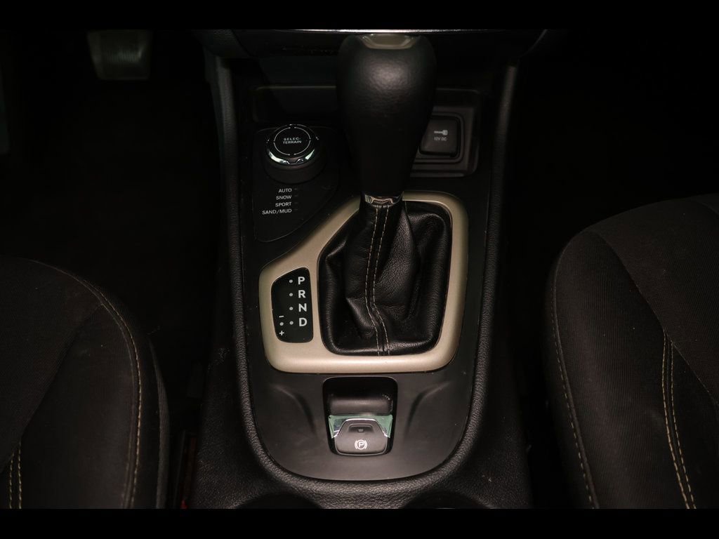 Used 2016 Jeep Cherokee Latitude w/ Safety/Convenience Group AWD/4WD image 21
