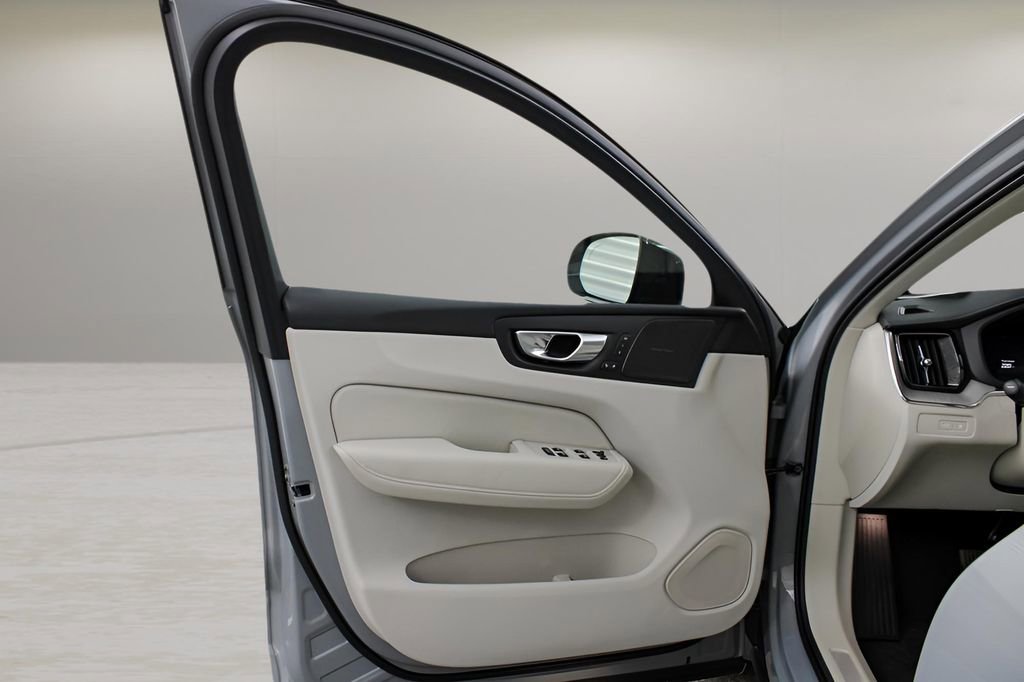 New 2025 Volvo XC60 T8 Ultra w/ Protection Package Premier image 29