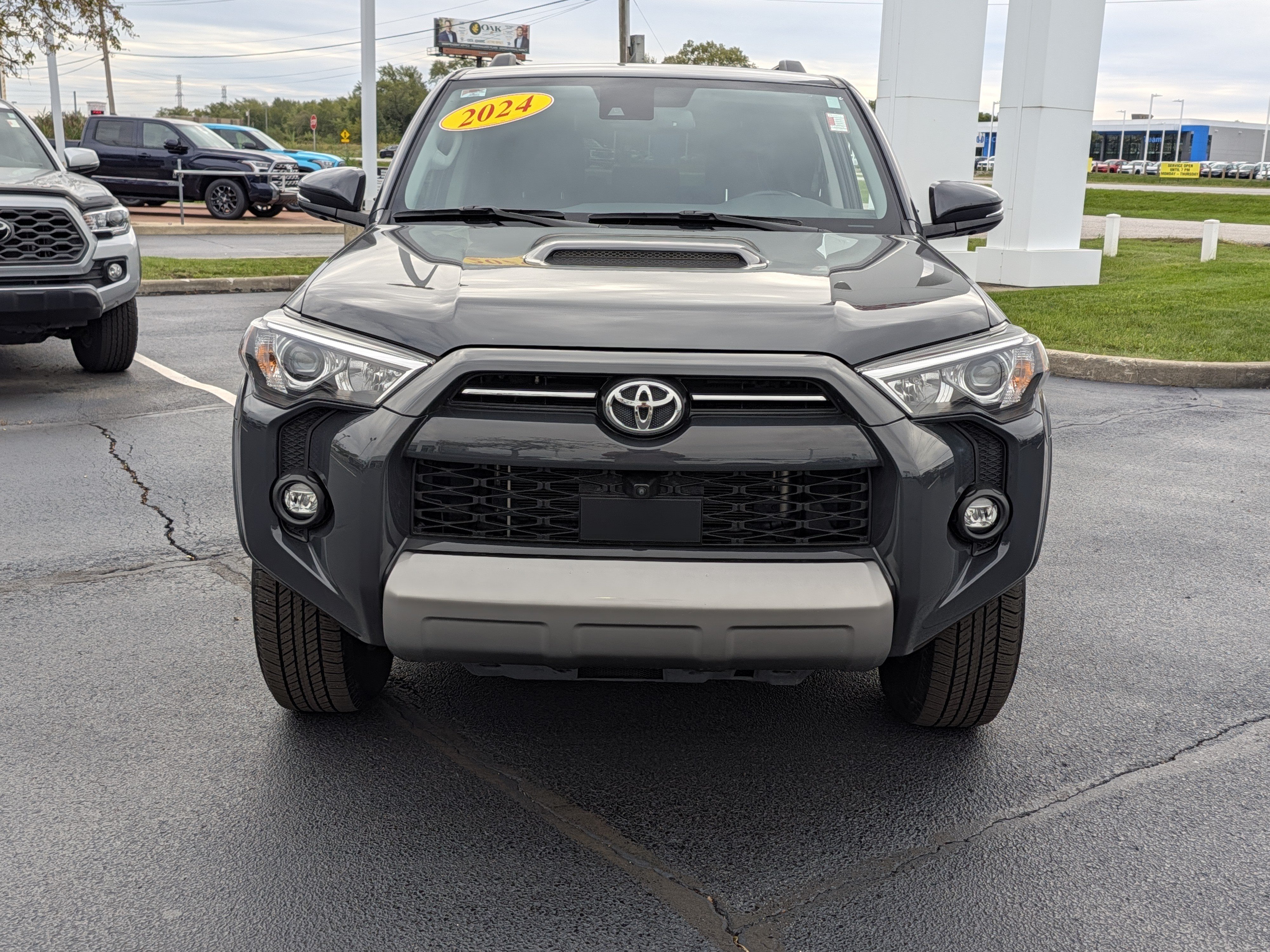 Certified 2024 Toyota 4Runner TRD Off-Road Premium w/ Off Road Premium Plus Package AWD/4WD image 2