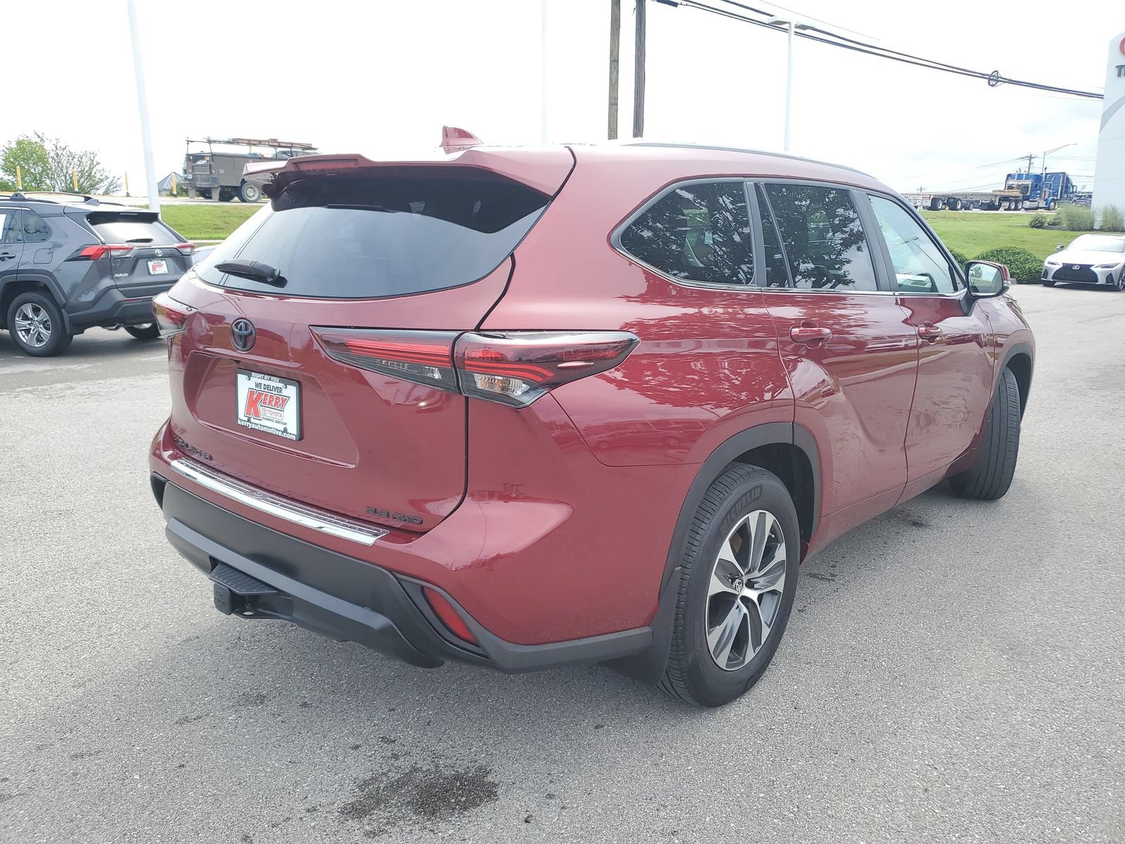 Certified 2024 Toyota Highlander XLE AWD/4WD image 4