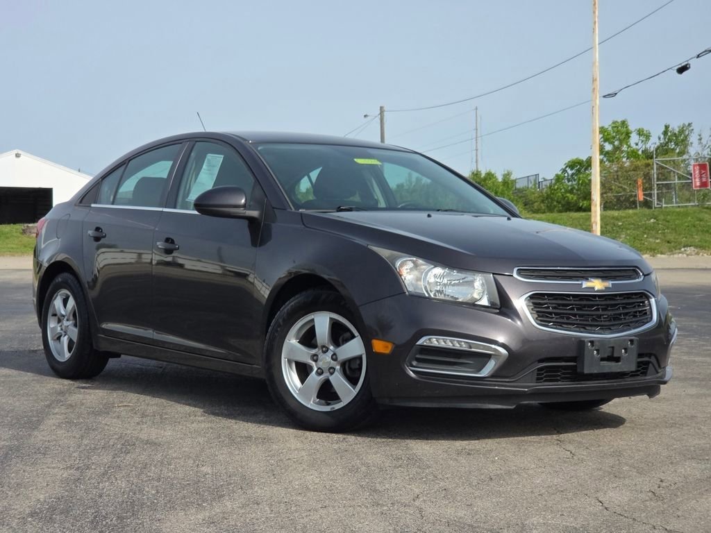 Used 2016 Chevrolet Cruze LT FWD image 2